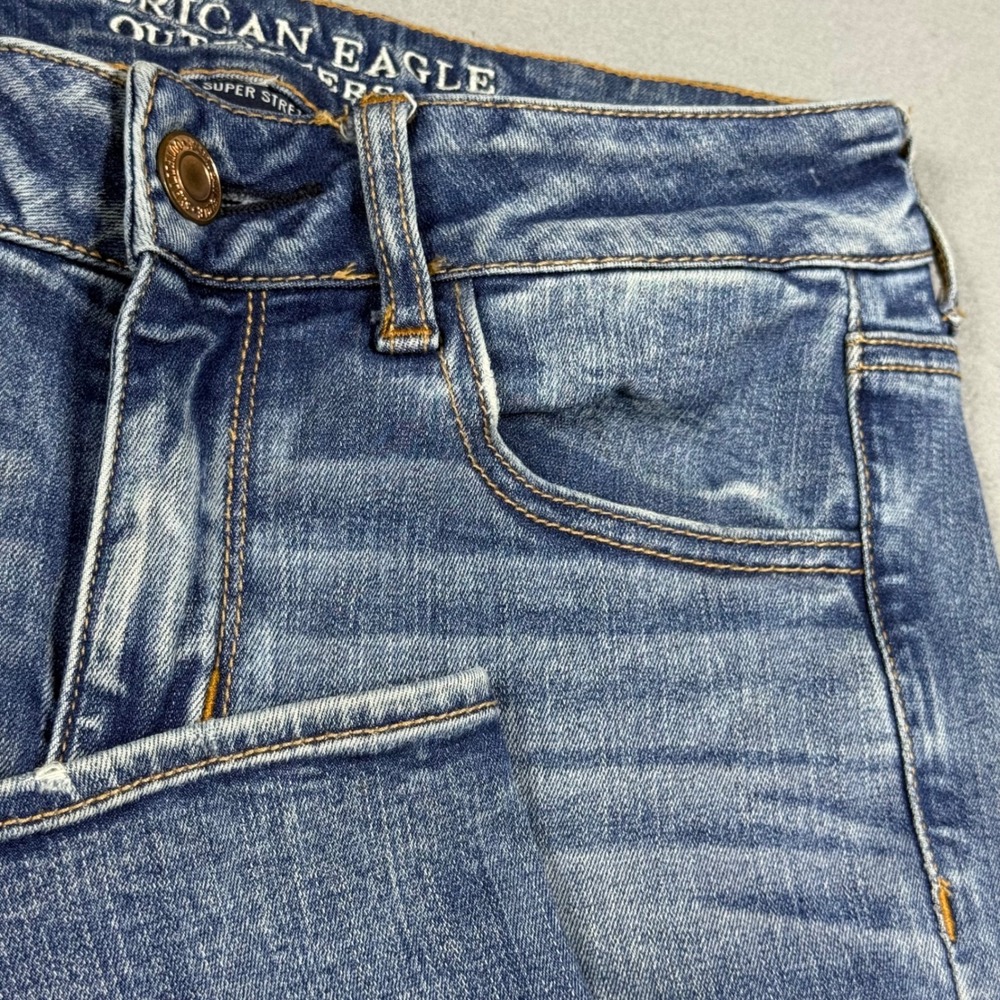 American Eagle Super Stretch Straight Leg Distressed Blue Jeans Womens 6 Short